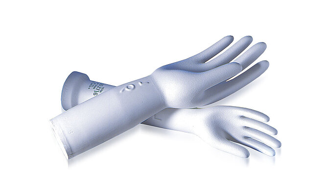 Weiße Handschuh-Tauchformen auf weißem Hintergrund