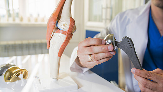 Immunological response of metal containing implants under scrutiny