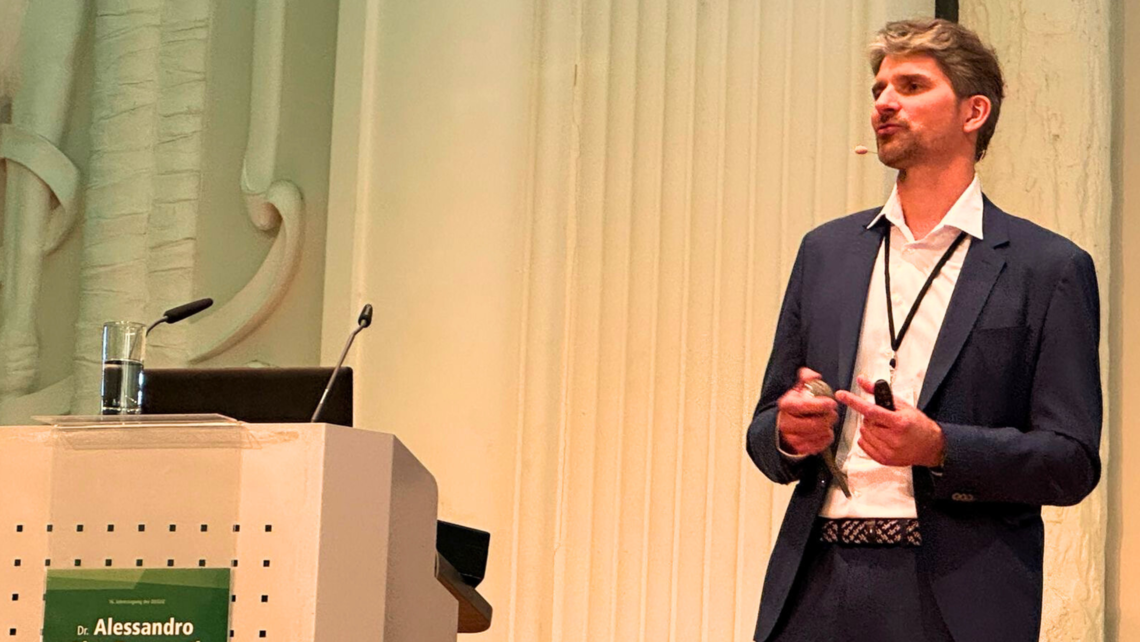 Our Director Medical & Scientific Affairs presenting on the convergence of orthopedics and dentistry at DEGUZ Annual Meeting.