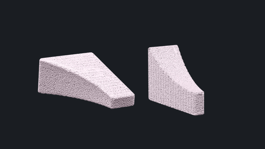 Zwei keilförmige, texturierte Implantate zur Anwendung in der Veterinärorthopädie bei korrektiven Osteotomien – entwickelt zur Unterstützung präziser Knochenkorrekturen.